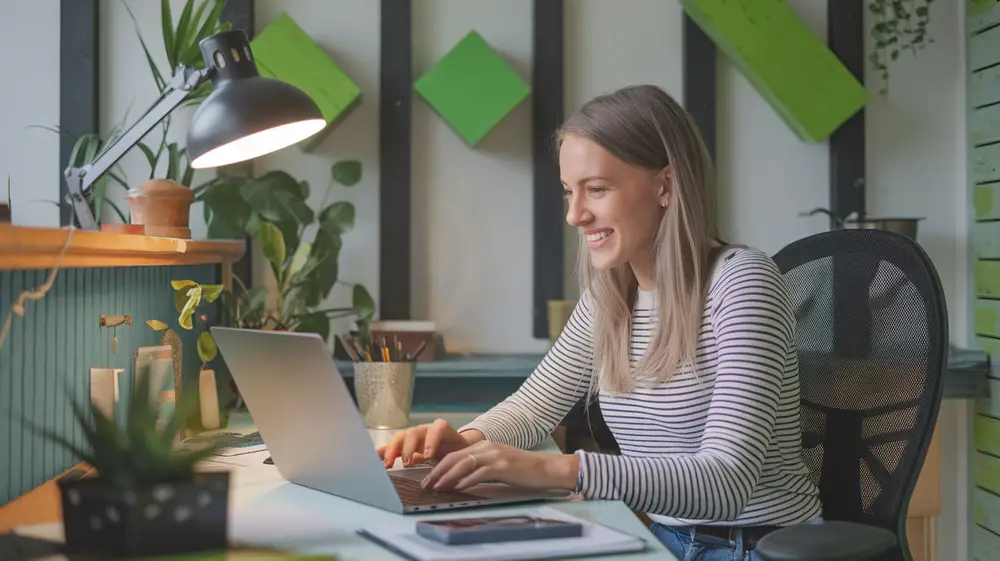 Asmuo paieškos laukelyje įveda frazę 'ieškau paskolos', siekdamas rasti geriausią pasiūlymą.